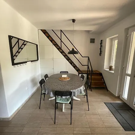 別荘 Rozsako Nyaralo